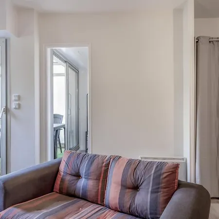Une Belle Maison, Les Pieds Dans L'eau A